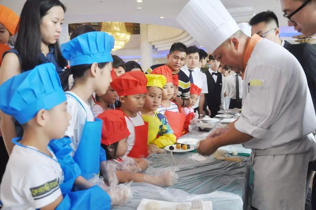 甜蜜時(shí)光 冰皮月餅親子DIY，小小廚藝家的成長(zhǎng)印記